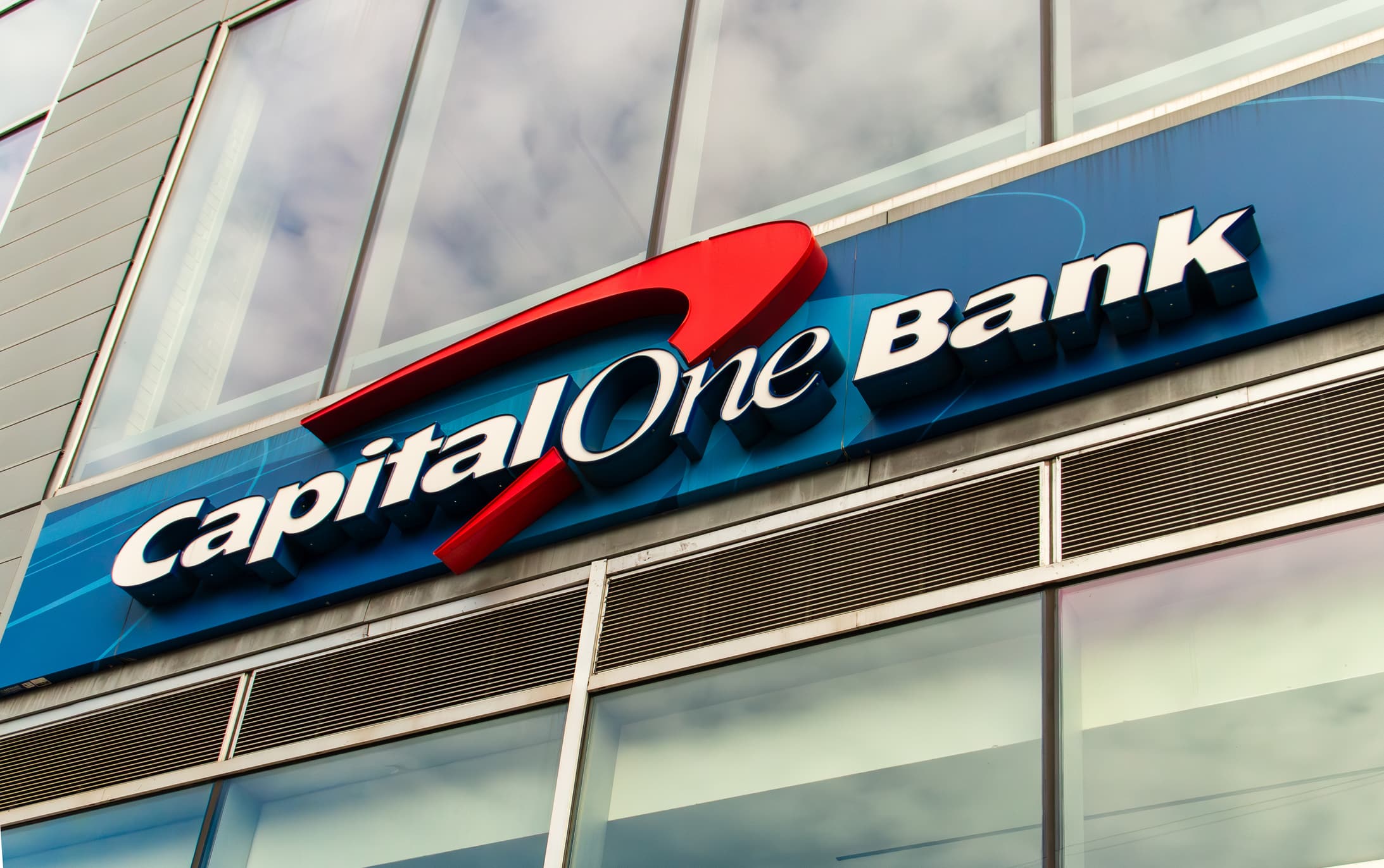 Capital One SavorOne Student Cash Rewards credit card feature image