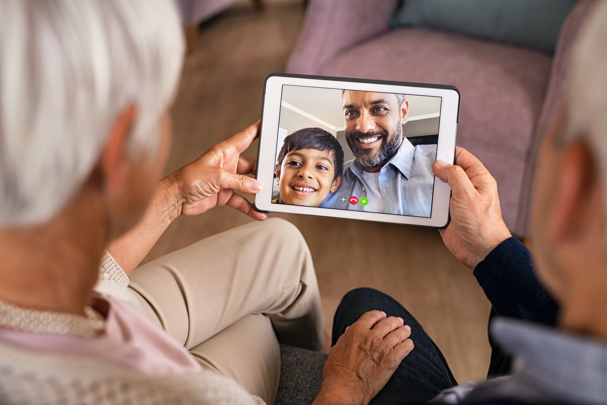 Video Calling Devices for Seniors: 6 Key Considerations When Choosing