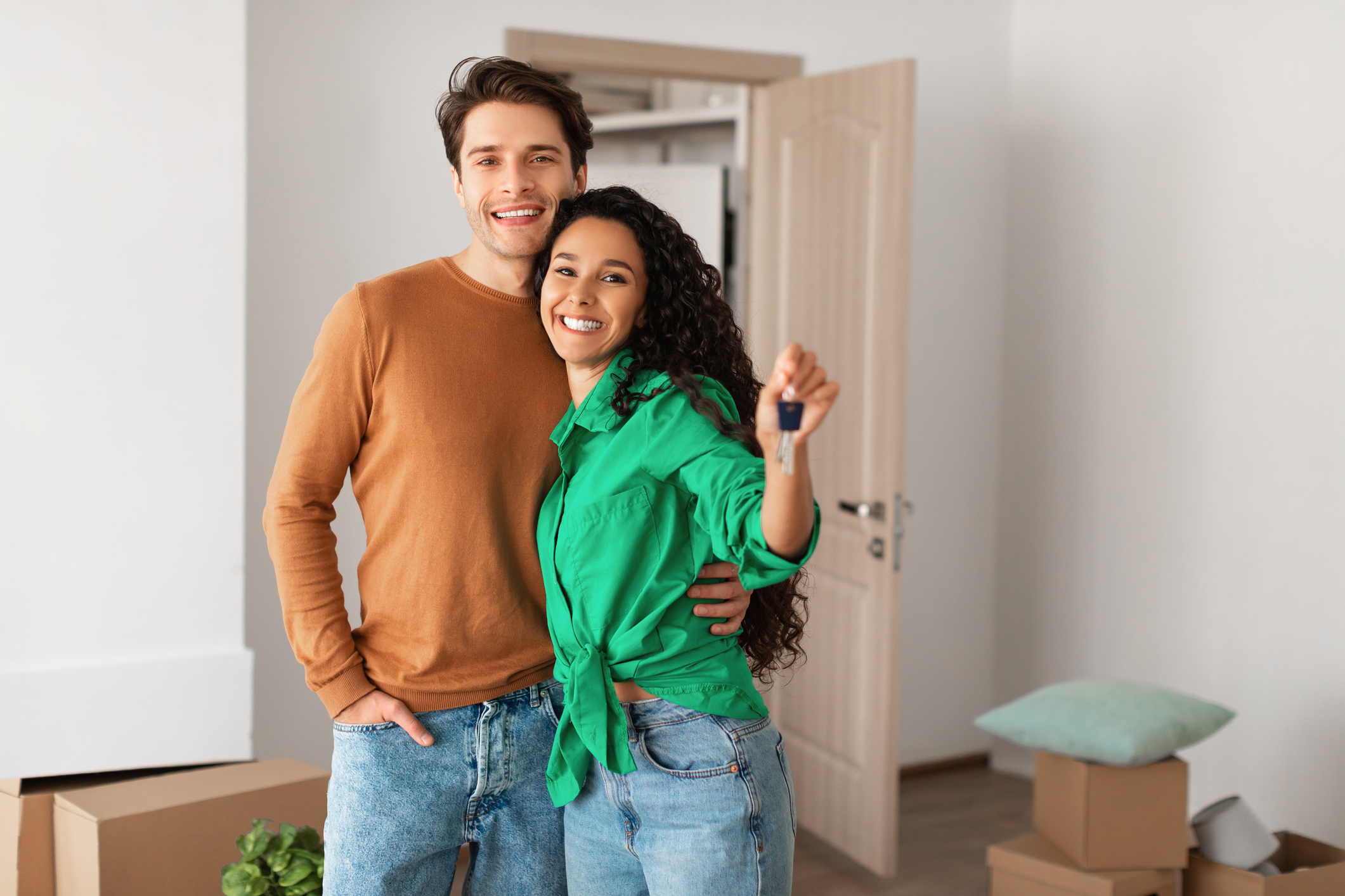Happy couple holding house keys after FHA loan approval with new VantageScore 4.0 credit scoring